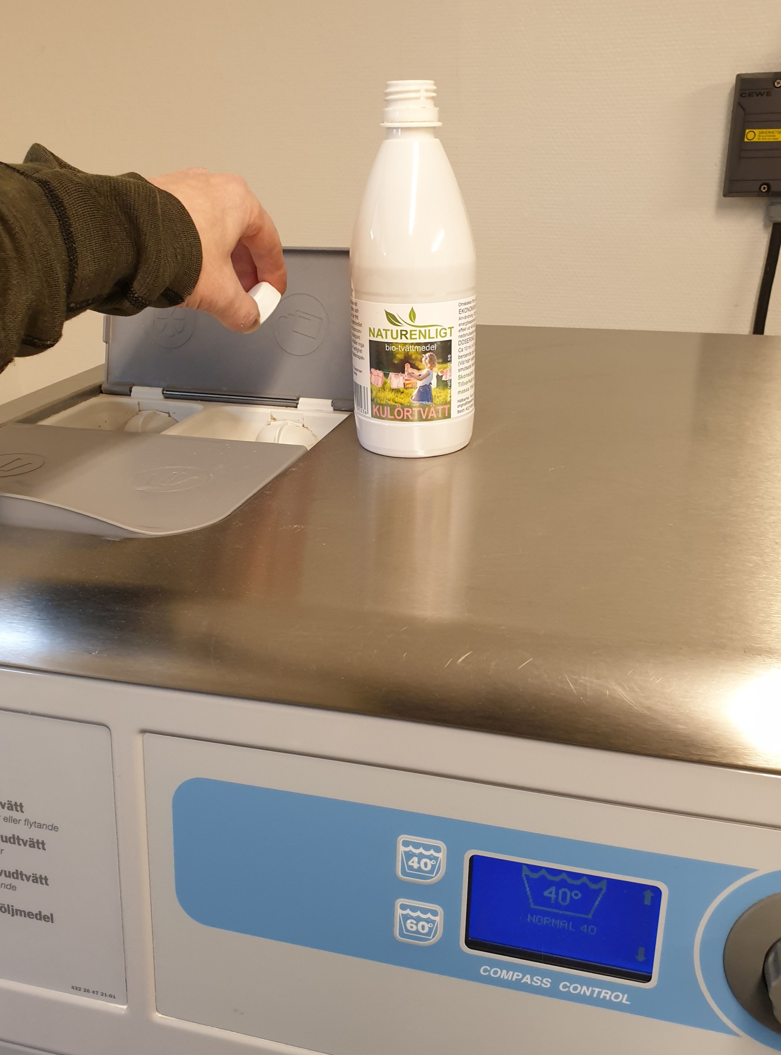 Tvtta miljvnligt med Naturenligt - biologiskt nedbrytbar cellulosa.